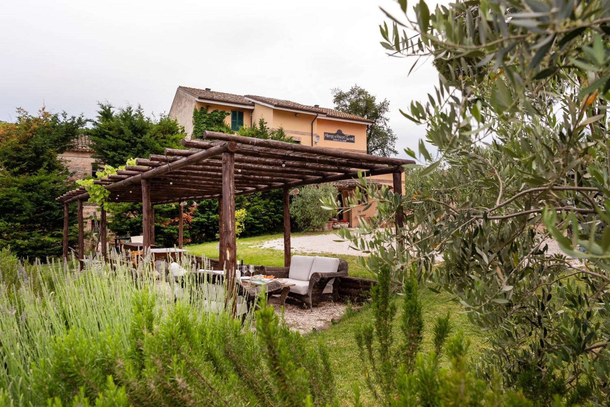 Locanda Tane San Giovanni  ภายนอก รูปภาพ