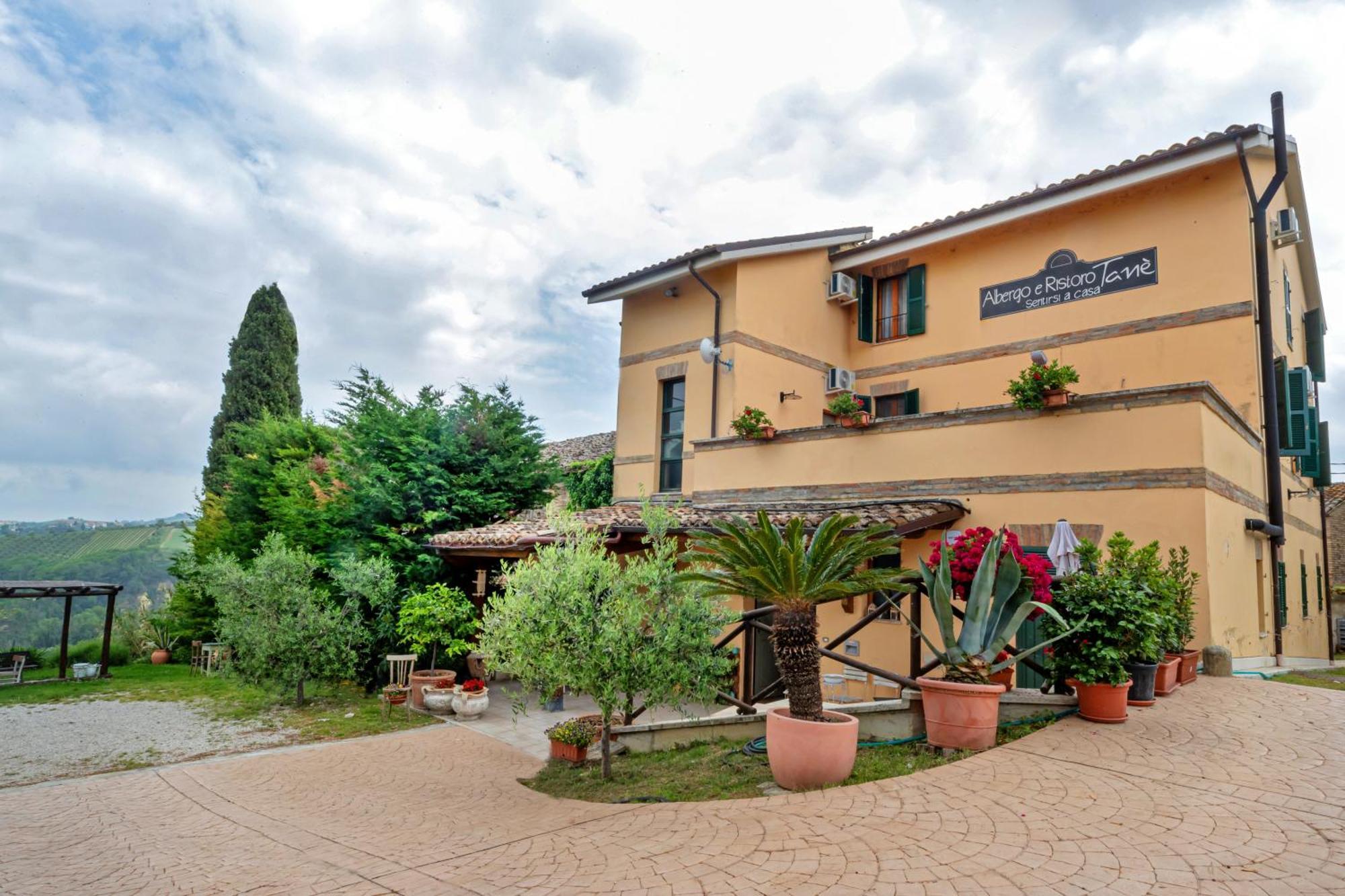 Locanda Tane San Giovanni  ภายนอก รูปภาพ