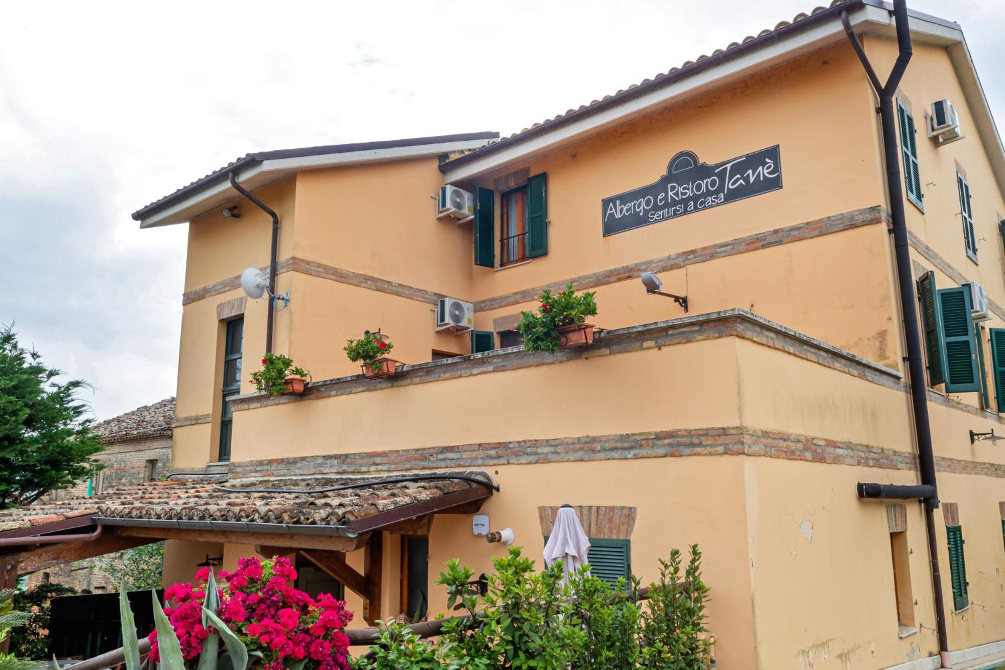 Locanda Tane San Giovanni  ภายนอก รูปภาพ